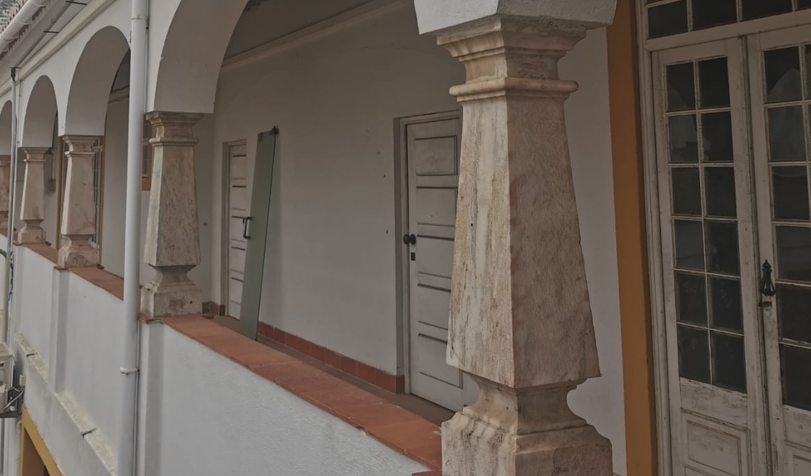 Historic Building in Evora in need of Renovations For Sale